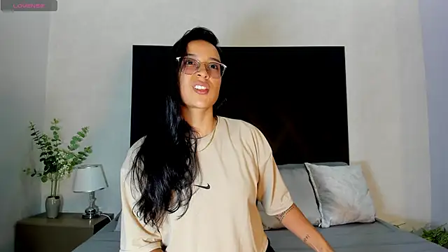 zoe martins  online show from 9, 6, 2026