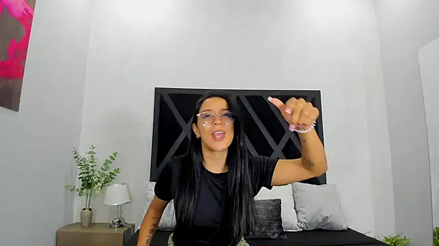 zoe martins  online show from 17, 6, 2026
