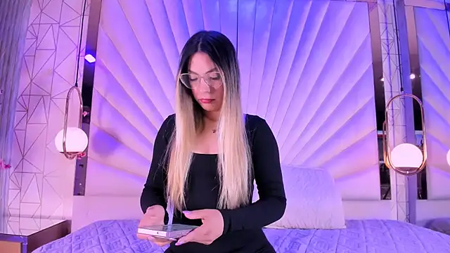 VesperVelvet online show from 3, 6, 2026
