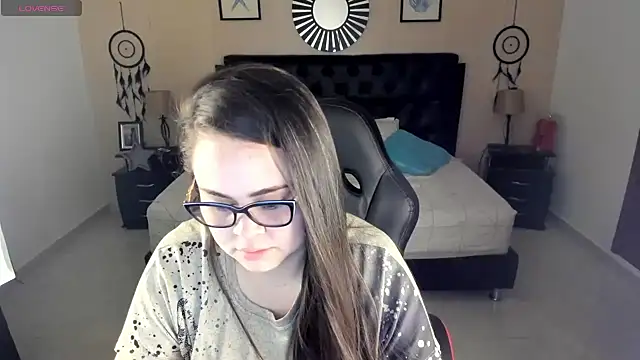 LolaVillalobos online show from 13, 6, 2026