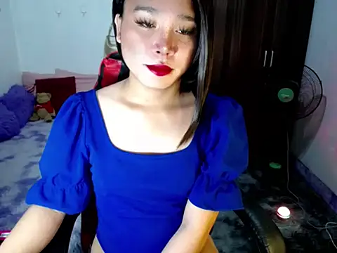 Urassiansweetcummer online show from 19, 6, 2026