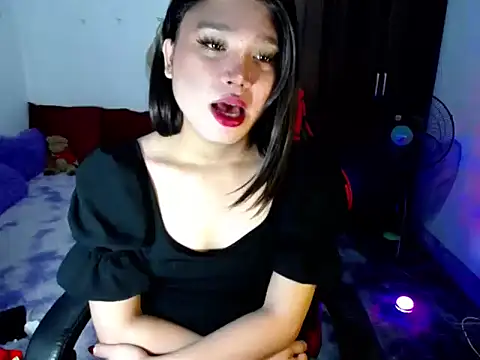 Urassiansweetcummer online show from 22, 6, 2026