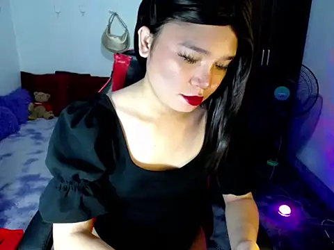Urassiansweetcummer online show from 24, 6, 2026