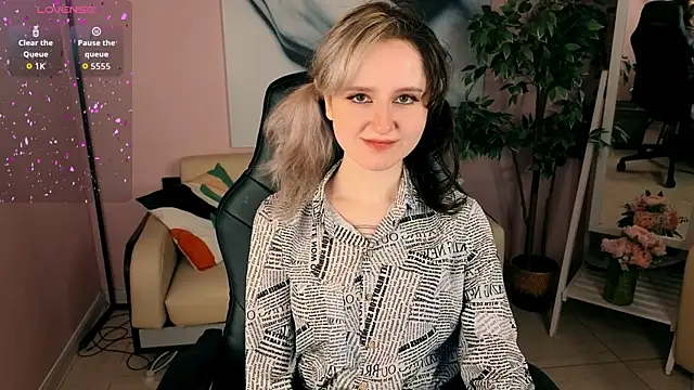 girl next doorr online show from 21, 6, 2026