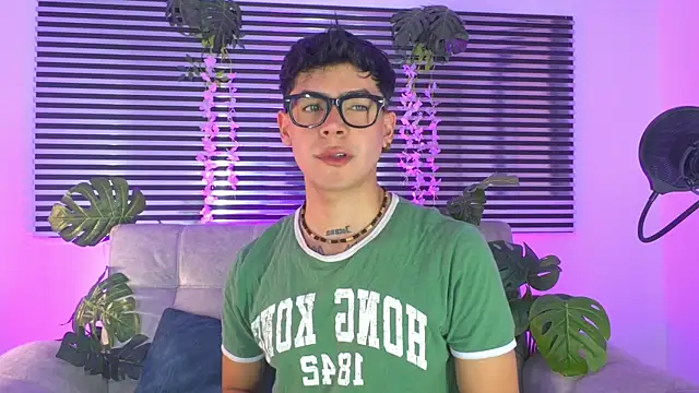 CamiiGuzmanX online show from 24, 6, 2026