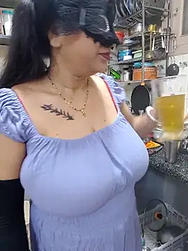Queen Nightt online show from 3, 4, 2026