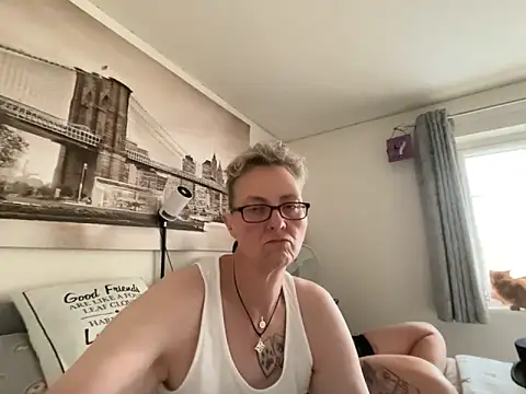 Curvy-Jinx online show from 14, 6, 2026