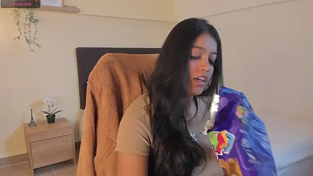 Camila Bustamante online show from 6, 6, 2026