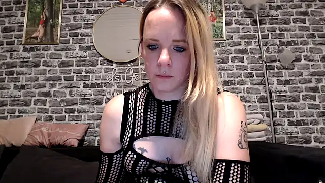 Snapshot of SexyMilf_37 chatting on 12, 5, 2026 SexyMilf 37 online show from 12, 5, 2026