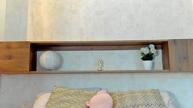 Emilly Beaumont online show from 25, 5, 2026