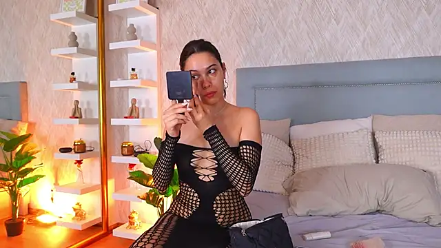 Sofy Bradd online show from 4, 6, 2026