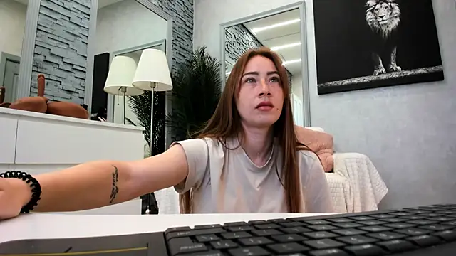 Reina Cummings online show from 21, 6, 2026