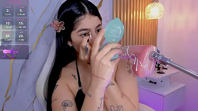 alissaowens  online show from 19, 6, 2026