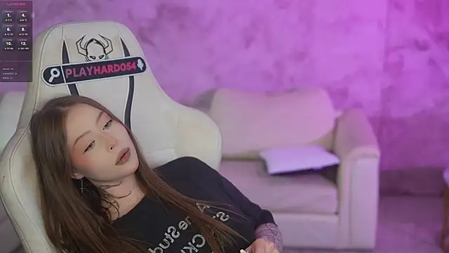 Esmie Smile online show from 19, 5, 2026