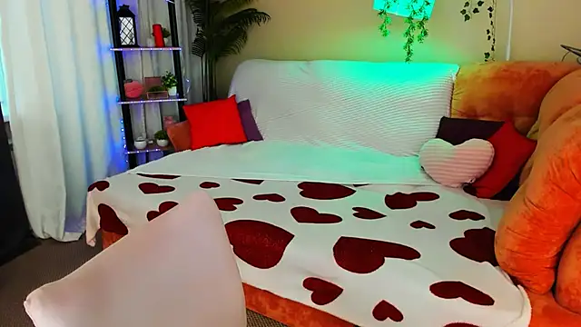 YourLovellyStory online show from 15, 6, 2026
