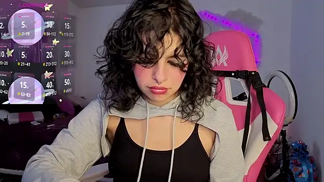 larah uwu online show from 15, 6, 2026