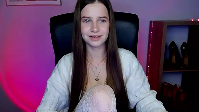 LuxMaya online show from 11, 6, 2026