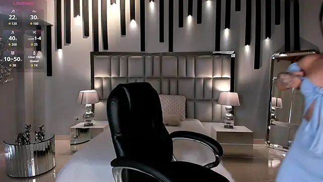 MiaLaurence online show from 22, 6, 2026