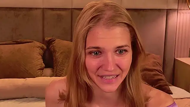 4example Chloe online show from 13, 6, 2026