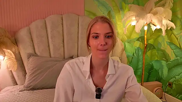 4example Chloe online show from 15, 6, 2026