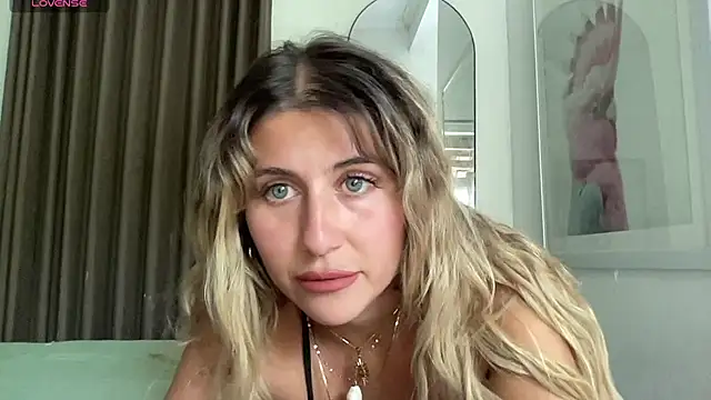 Snapshot of GoddessDove chatting on 26, 3, 2026 GoddessDove online show from 26, 3, 2026