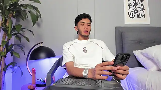 Tylerffoxx online show from 26, 6, 2026