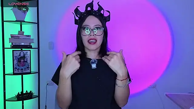 girldom online show from 21, 5, 2026