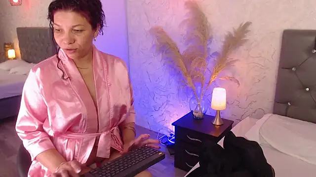 Serena Houstonn online show from 16, 6, 2026
