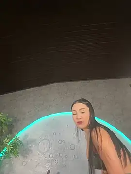 ReinaChloe online show from 1, 6, 2026