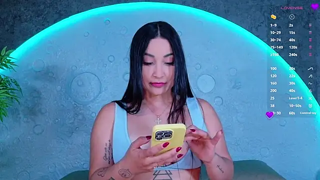 ReinaChloe online show from 20, 6, 2026