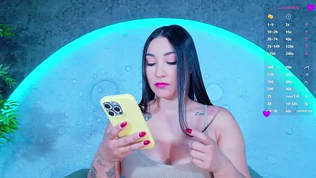 ReinaChloe online show from 22, 6, 2026