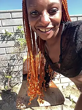 LonelyQueenxx25 online show from 15, 6, 2026