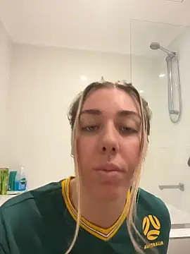 louiseberkeley online show from 26, 6, 2026