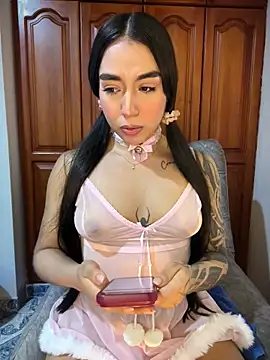 KaditaNavarro online show from 15, 6, 2026