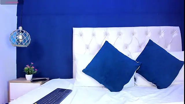 Juicykitten1 online show from 20, 9, 2025