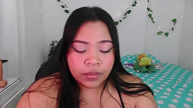 Snapshot of Juicy_elenxx chatting on 19, 6, 2026 Juicy elenxx online show from 19, 6, 2026