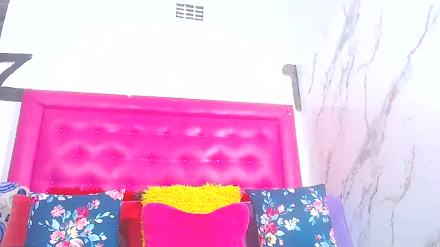 LoloQueen5 online show from 8, 6, 2026