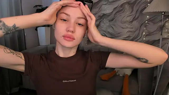Aria Mila online show from 13, 5, 2026