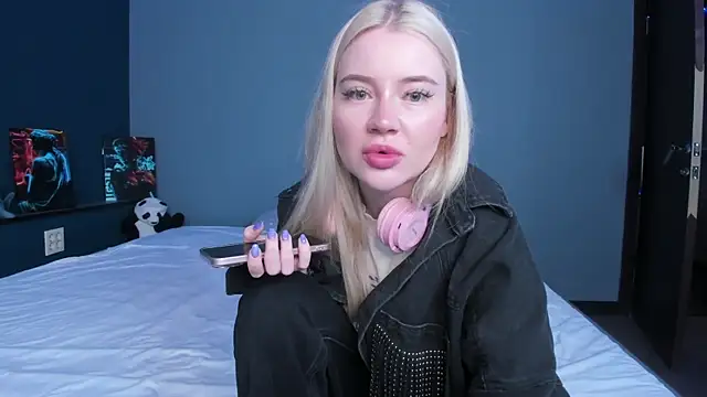 Snapshot of Lillie_Berry chatting on 22, 5, 2026 Lillie Berry online show from 22, 5, 2026