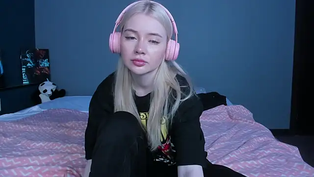 Snapshot of Lillie_Berry chatting on 23, 5, 2026 Lillie Berry online show from 23, 5, 2026