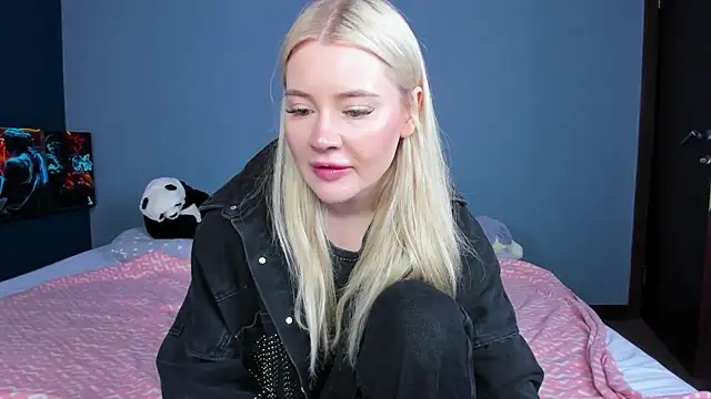Snapshot of Lillie_Berry chatting on 4, 6, 2026 Lillie Berry online show from 4, 6, 2026
