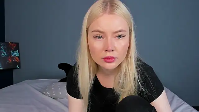 Snapshot of Lillie_Berry chatting on 6, 6, 2026 Lillie Berry online show from 6, 6, 2026