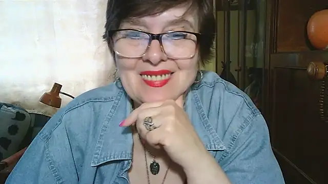 Snapshot of VeronicaGold511 chatting on 13, 5, 2026 VeronicaGold511 online show from 13, 5, 2026