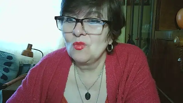 Snapshot of VeronicaGold511 chatting on 15, 5, 2026 VeronicaGold511 online show from 15, 5, 2026