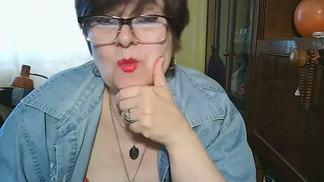 Snapshot of VeronicaGold511 chatting on 16, 5, 2026 VeronicaGold511 online show from 16, 5, 2026