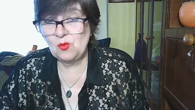 Snapshot of VeronicaGold511 chatting on 8, 6, 2026 VeronicaGold511 online show from 8, 6, 2026