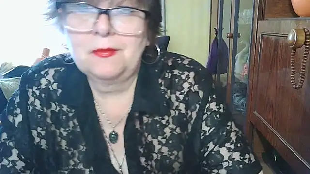Snapshot of VeronicaGold511 chatting on 13, 6, 2026 VeronicaGold511 online show from 13, 6, 2026