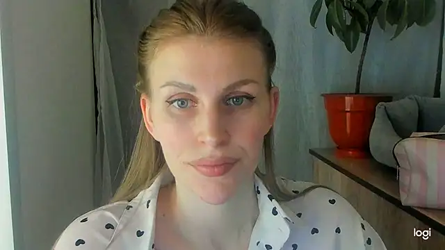 JuliaMuuun online show from 6, 6, 2026