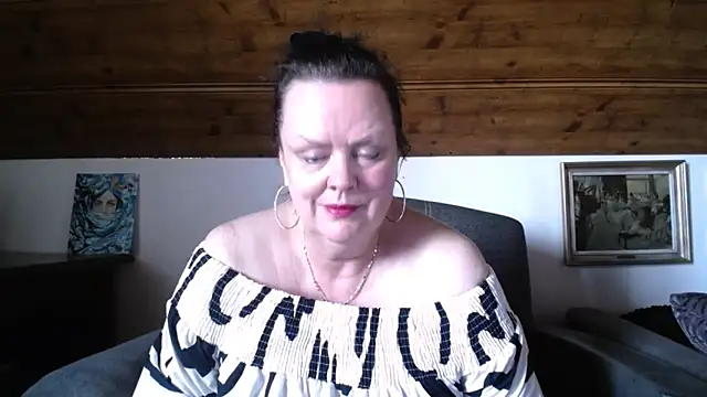 TiffanyMature online show from 9, 6, 2026