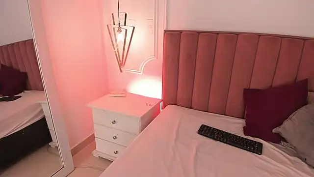 Tessa Sinclaire online show from 3, 6, 2026